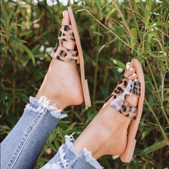 ✨LAST FEW✨Leopard print H cutout slide on sandals - Picture 2 of 3